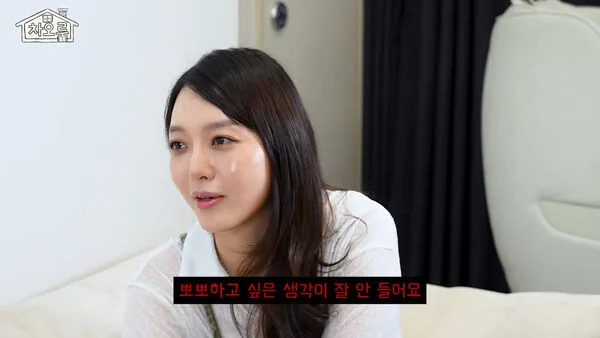 出身AOA的林到嬅结婚1年多 自曝与老公像室友只睡觉 2 ▲▼AOA的她新婚才1年!驚爆「跟老公像室友」:床上真的只睡覺。(圖/翻攝自曹璐YouTube)
