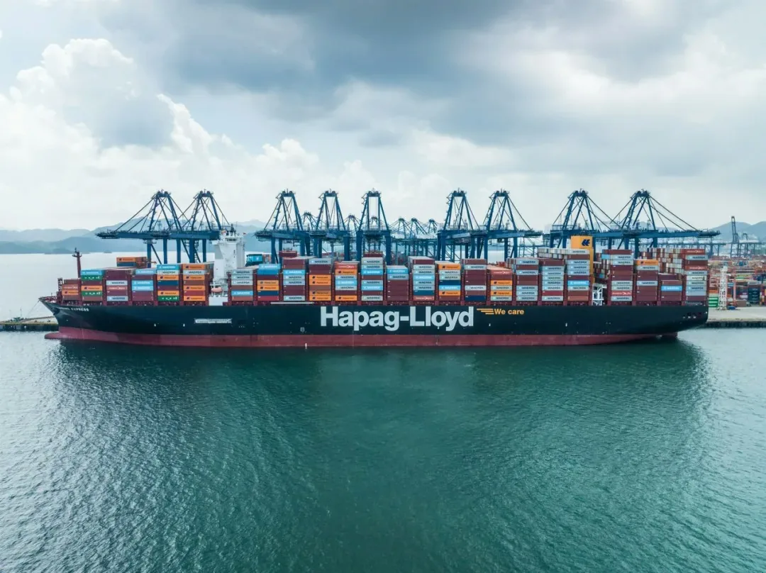 10月2日，雙子星聯盟AE1歐洲航線新漢堡快航輪（HAMBURG EXPRESS）完成28684標箱裝卸作業。（微信公眾號@深圳發佈）