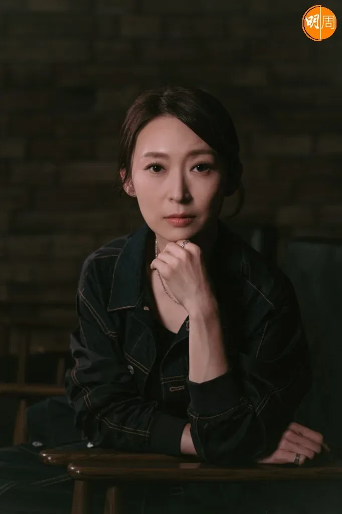 跳槽港视陷低谷 周家怡中年危机:常问经理人是否只能演妈妈角色│封面故事 9 c5cf2abba8a24bad058e2e963833f74e28c5e751b8418e3de3315660947003b9 article
