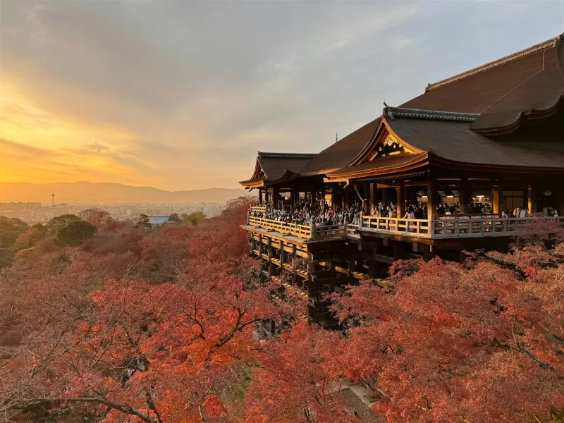 京都清水寺及游客的资料照片
