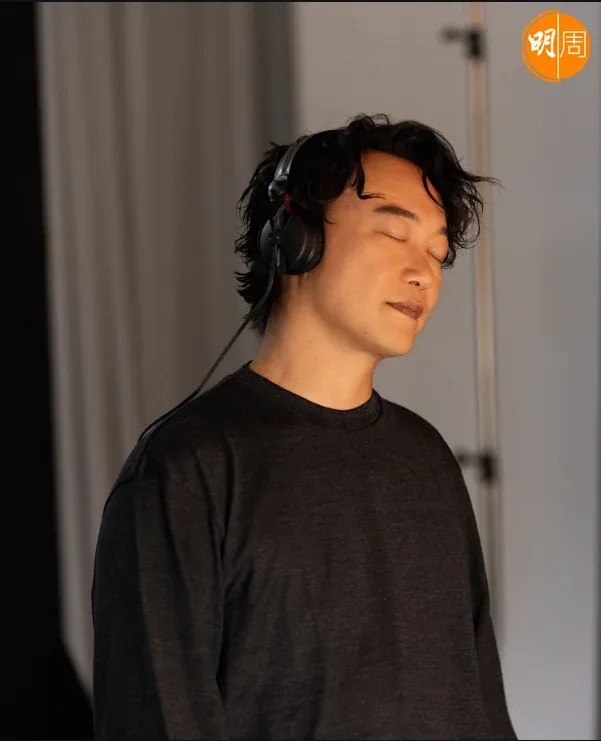陈奕迅26场现场公开录音「唔系演唱会」 观众手机封存、不可随意拍手 5 c6c37e2e67d3aaa78f01405ae54de91ad74b10ec9eb630ca7725134976f3bad9 article