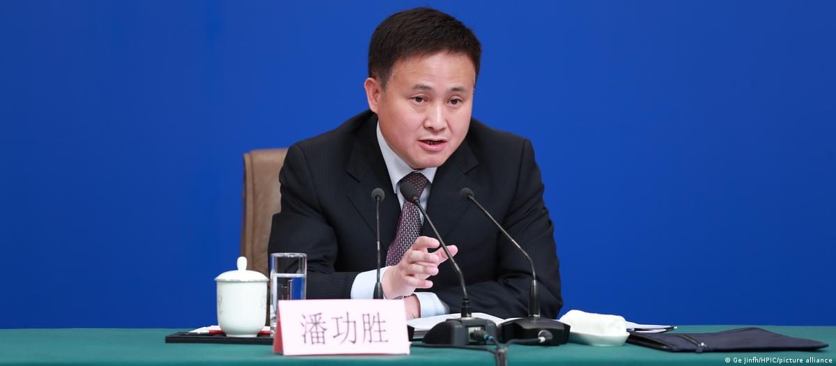 德语媒体:人民币为何难以走向世界? 1 中国人民银行行长潘功胜(资料图)