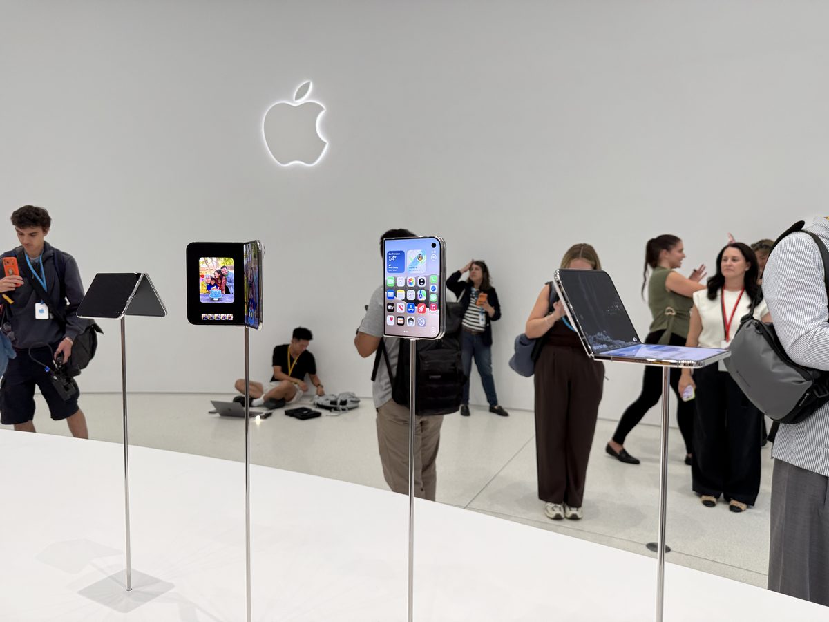 一文看尽苹果新品发布会:折叠屏iPhone终于来了,起售价15999元 3 c78d07ebbb3007aad24ecd9484562efdc51fc00d9f88db2e8e6acd305cec55b3 article