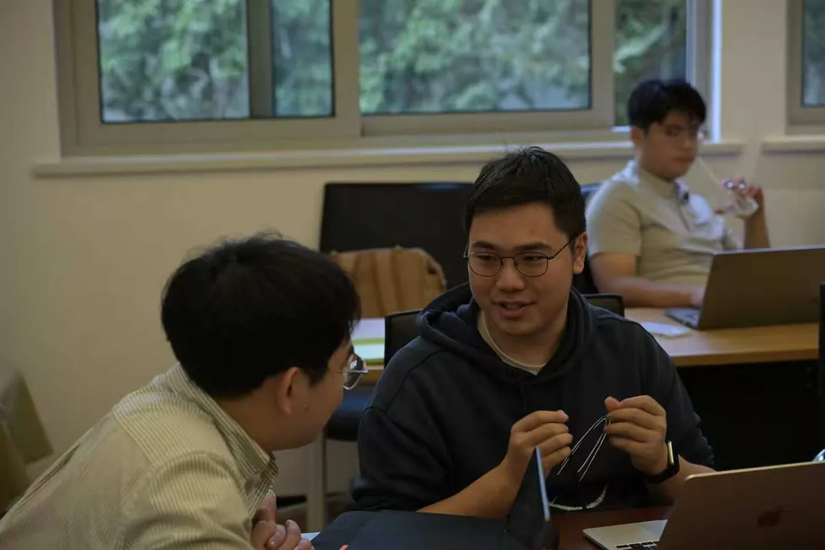 王闯闯:历史研究中AI常产生四类幻觉,主张「不求AI可信,但求可解、可核验」 12 c8c86abba7d112c48ee9e1a0dbb2c3c17346863c7430f19c0217ee4fd2ff93f6 article
