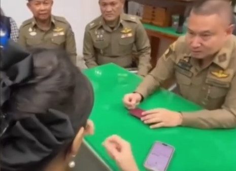 中国女子曼谷酒店遭4男绑架 载往泰缅边境途中跳车自救 2人被捕 4 泰國警方認為,該犯罪團伙意圖將這名華裔女子帶到湄索縣,之後可能把她轉運到緬甸。(新京報)