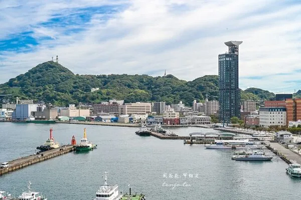 北九州关门海峡博物馆4楼咖啡厅 大片落地窗看门司港海景 15 ▲▼北九州門司港kuu coffee海景咖啡廳與關門海峽景觀。(圖/《周花花》授權提供)