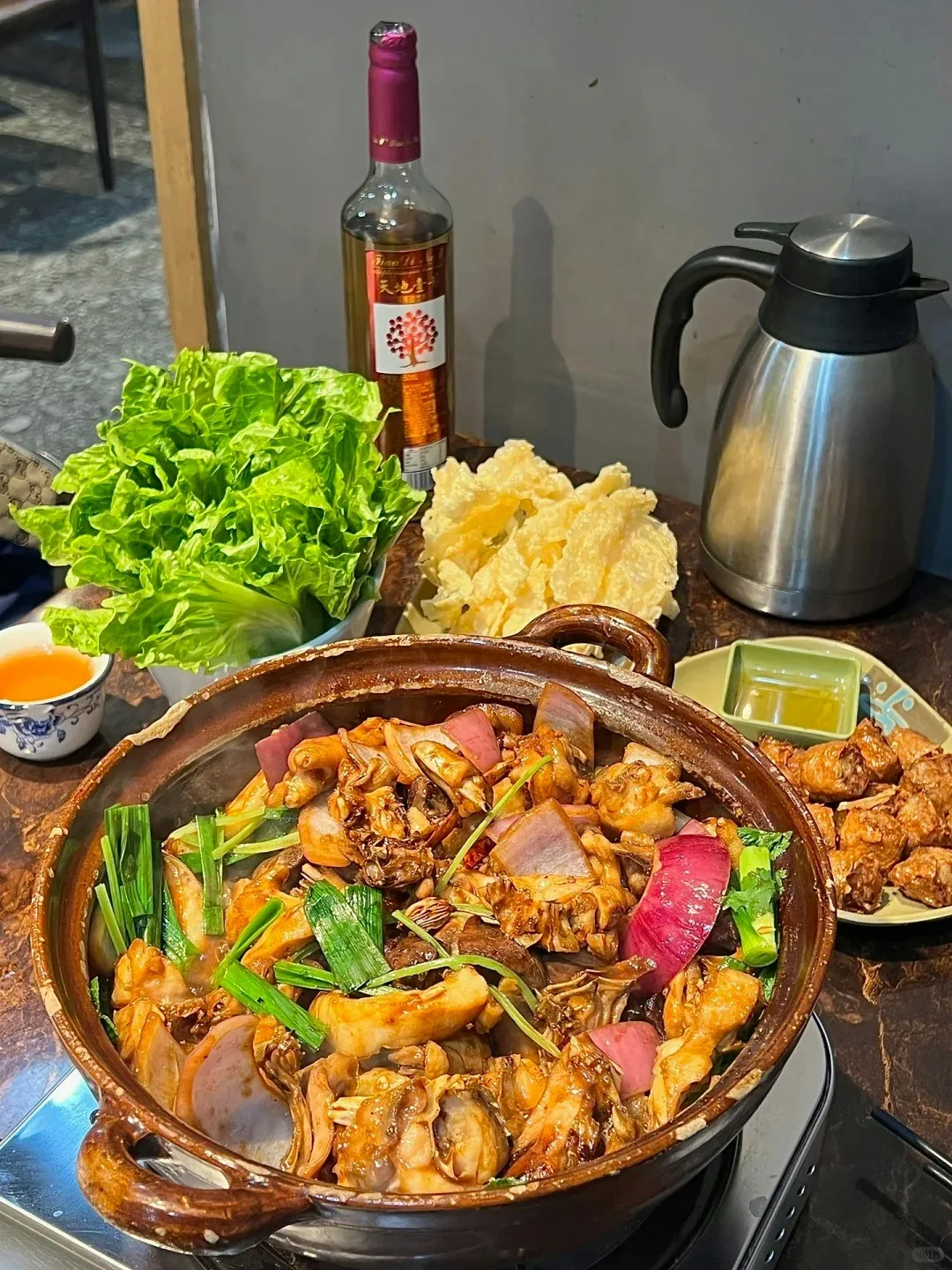 皇岗口岸美食10大推介|水围夜市/牛肉火锅/秘制鸡煲/潮汕海鲜面 10 鬍鬚佬雞煲四季火鍋店(小紅書@杜飽飽)