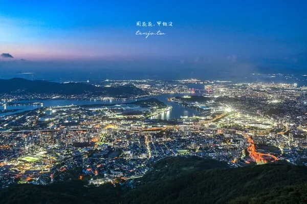 北九州皿仓山夜景攻略!免费接驳巴士、缆车票价一次看 27 ▲▼日本北九州皿倉山展望台的纜車交通、夕陽與夜景。(圖/《周花花》授權提供)