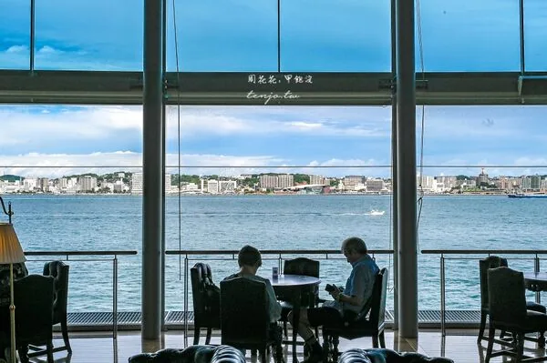 北九州关门海峡博物馆4楼咖啡厅 大片落地窗看门司港海景 8 ▲▼北九州門司港kuu coffee海景咖啡廳與關門海峽景觀。(圖/《周花花》授權提供)