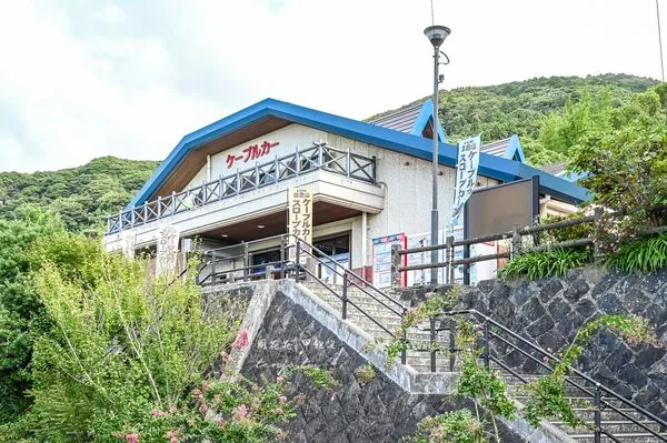 北九州皿仓山夜景攻略!免费接驳巴士、缆车票价一次看 4 ▲▼日本北九州皿倉山展望台的纜車交通、夕陽與夜景。(圖/《周花花》授權提供)
