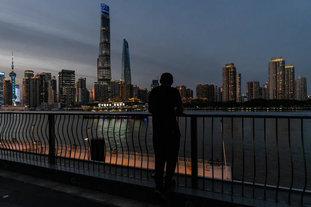 “国家队”救市不灵了?中国股市颓势折射经济困境 1 上海陆家嘴金融区的天际线。中国官员一直致力于安抚市场,但投资者希望看到更多实质性举措。