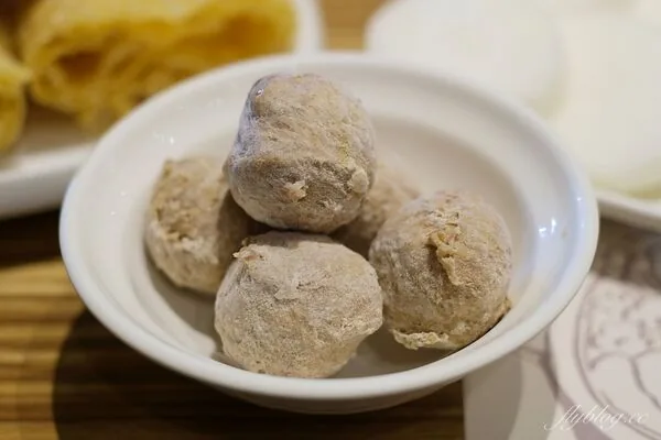 曾获必比登推荐的尚牛二馆搬北屯 温体牛钻石肉角有嚼劲 18 ▲▼台中北屯尚牛二館溫體牛肉鍋、牛肉盤與牛筋鍋底。(圖/《飛天璇的口袋》授權提供)