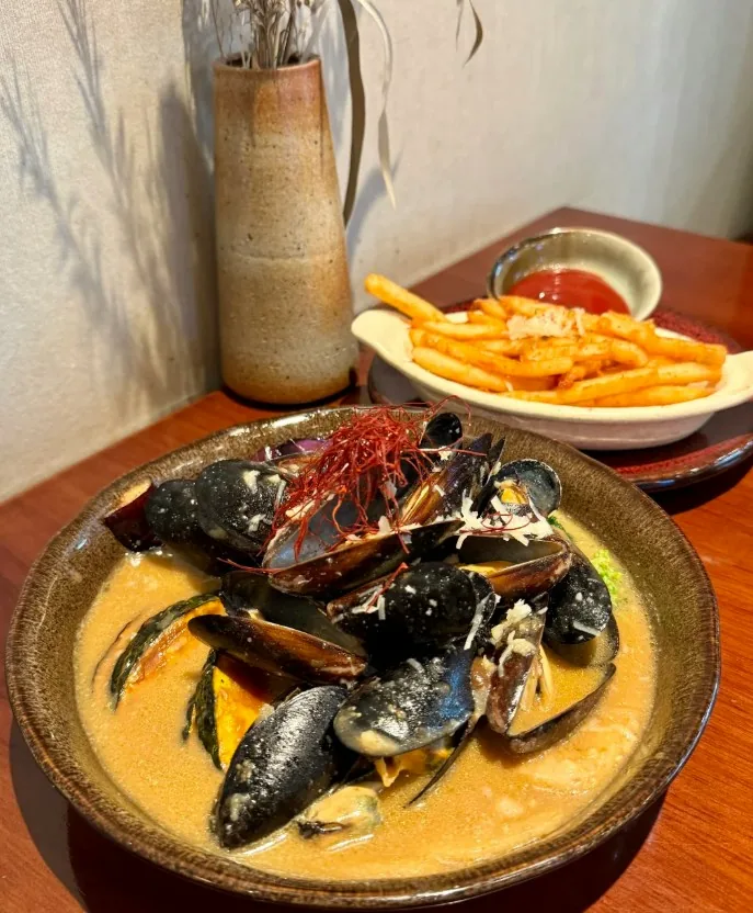 十二味熟成湯咖哩青口鍋配香草薯條 （Konglui.food@小紅書）
