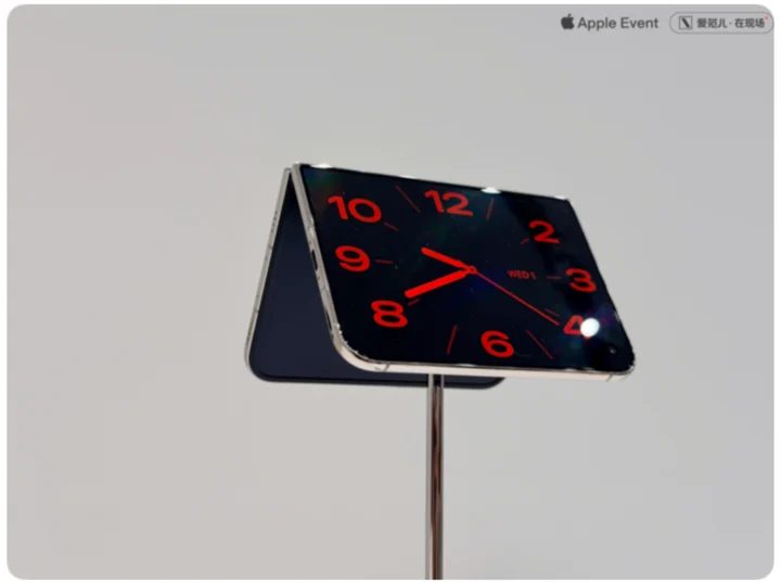 专访苹果高管:iPhone Duo折叠屏如何解决折痕与迷失感 4 cf5ebe01319f381071bfaa0d177126e0634aa9da5ac1f4e73ea6e084732ba14f article