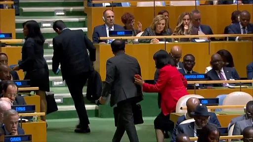 特朗普联合国演说五个要点:古巴垮台、摧毁伊朗、格陵兰基地,以及把AI改名SI 2 d007660e7481391d498fb60d941ab3b938be7841d2aa5063944075fa702f3eed article