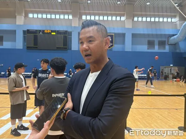 ▲陳建州心臟手術後首度露面，笑稱生完病什麼都不怕。（圖／記者杜奕君攝）