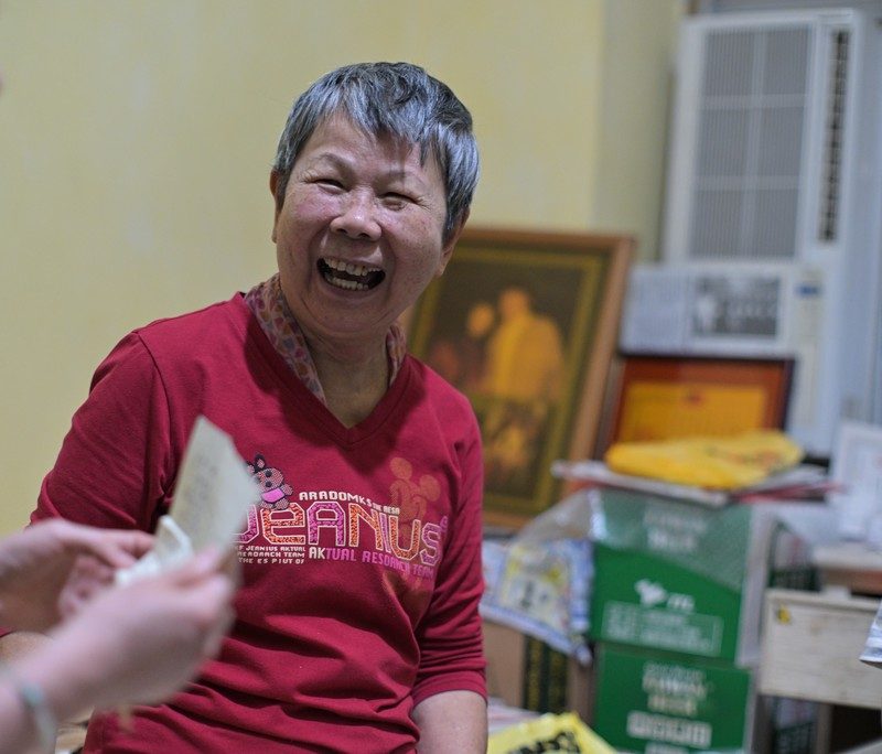 只要提起老電影、老影人便笑開懷的葉金杏。（攝影／陳瑋晟）