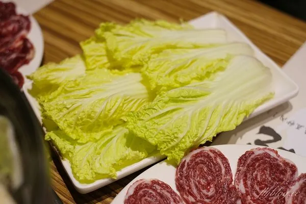 曾获必比登推荐的尚牛二馆搬北屯 温体牛钻石肉角有嚼劲 22 ▲▼台中北屯尚牛二館溫體牛肉鍋、牛肉盤與牛筋鍋底。(圖/《飛天璇的口袋》授權提供)