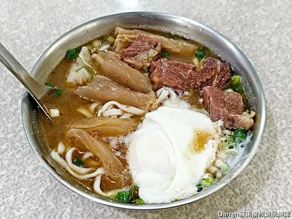 ▲▼台北大安古亭潮州街林記牛肉麵的半筋肉麵與免費加湯。（圖／《DARREN蘋果樹旅遊玩樂誌》授權提供）