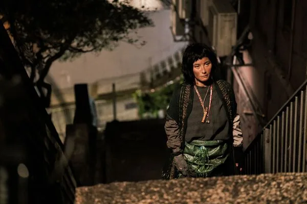 彭氏兄弟12年合体《拾荒法师》 何超仪喷饭陈家乐、脸浸垃圾水 3 ▲《拾荒法師》陳家樂、何超儀、張文傑。(圖/華映提供)