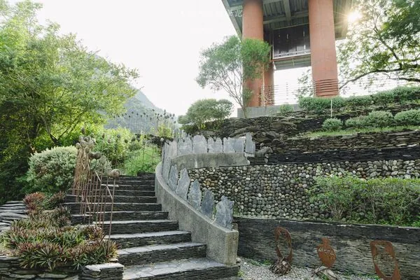 ▲▼屏東霧台神山部落、魯凱族石板屋聚落與在地景點美食一日遊。（圖／《黑皮的旅遊筆記》授權提供）