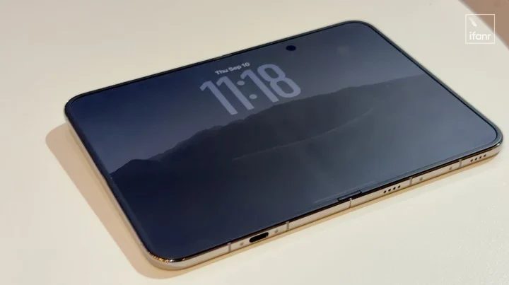 iPhone 18评测:折叠屏首发苹果Duo 磨砂屏解决折痕难题 9 d6b2732fc5f863a2dd95515aea37a5107b3940c216ef9c5d32c2f8a398149cf3 article