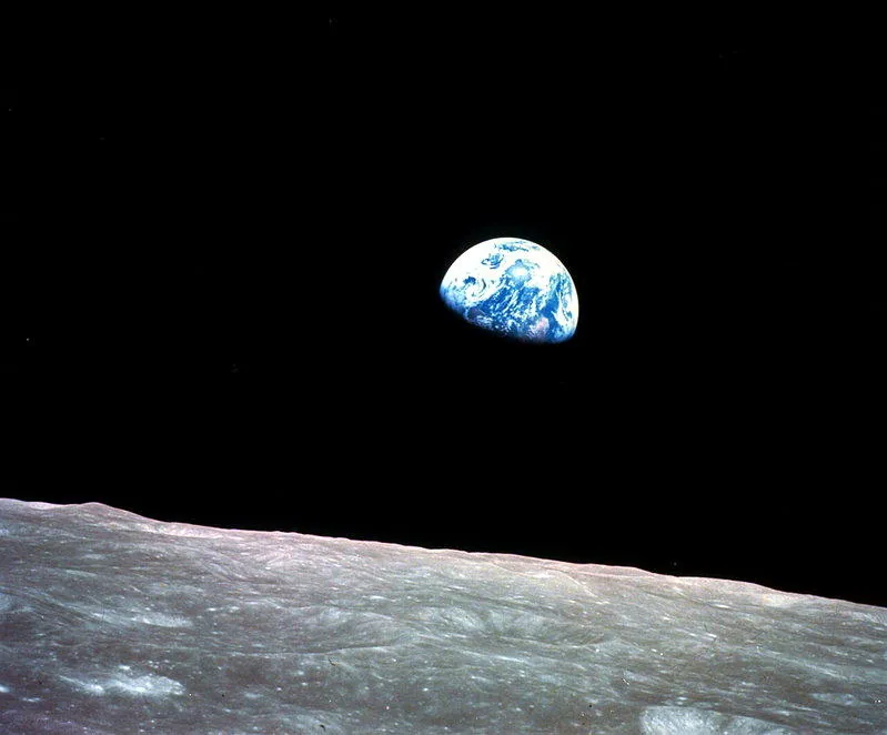 1968年12月24日，「阿波羅8號」太空船的太空人威廉·安德斯拍下歷史上最具影...