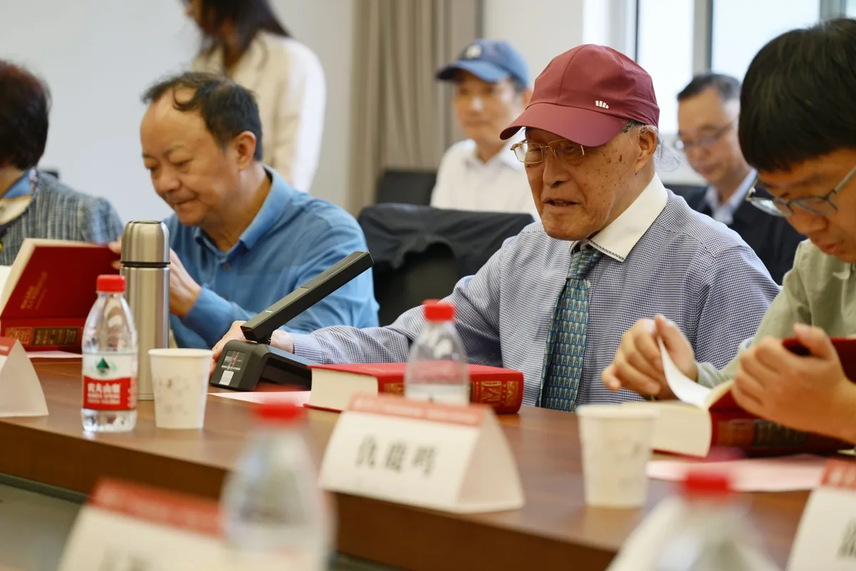 明清史研究的回顾与前瞻——复旦大学历史学系举办樊树志教授九十华诞学术座谈会 5 d8794526e04ff6d802d9bdb9bb4bbba9e042f582515bab1d3f715da9bd45ce33 article