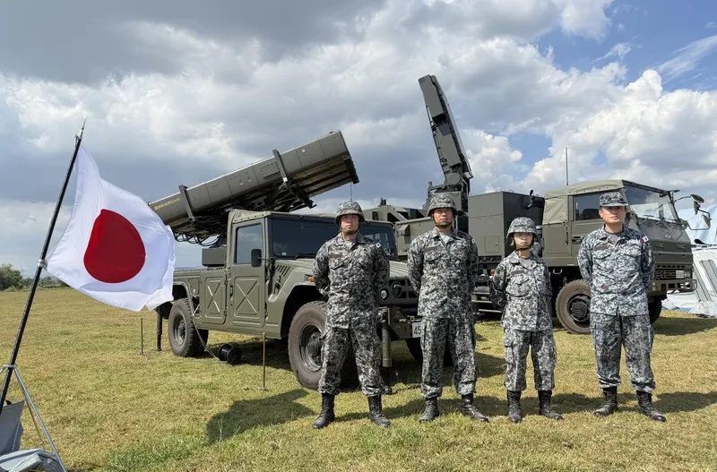 日本防卫预算飙破8.9兆日圆 加码无人载具与飞弹研发计划 1 菲美肩並肩演習 日本自衛隊展示防空系統 菲美「肩並肩」(Balikatan)聯合軍事演習,28日舉行防空暨飛彈防衛科目,日本自衛隊展示基地防空用地対空誘導弾系統。中央社記者林行健三描禮士省聖安東尼奧鎮攝115年4月28日