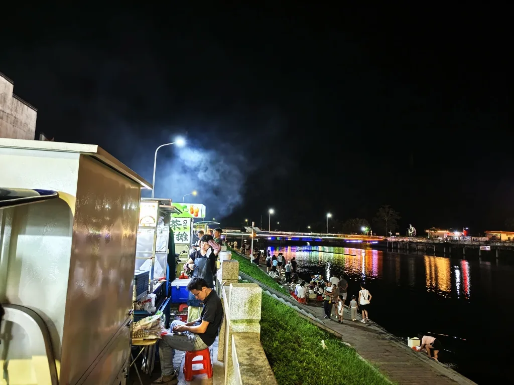 奔赴“县”场丨在粤北小城,过一个热气腾腾的假期 2 d9007cd558fdb597c75a61fe04e9ab23ed9158d8f5e8772bc4bf9de6438d2b48 article