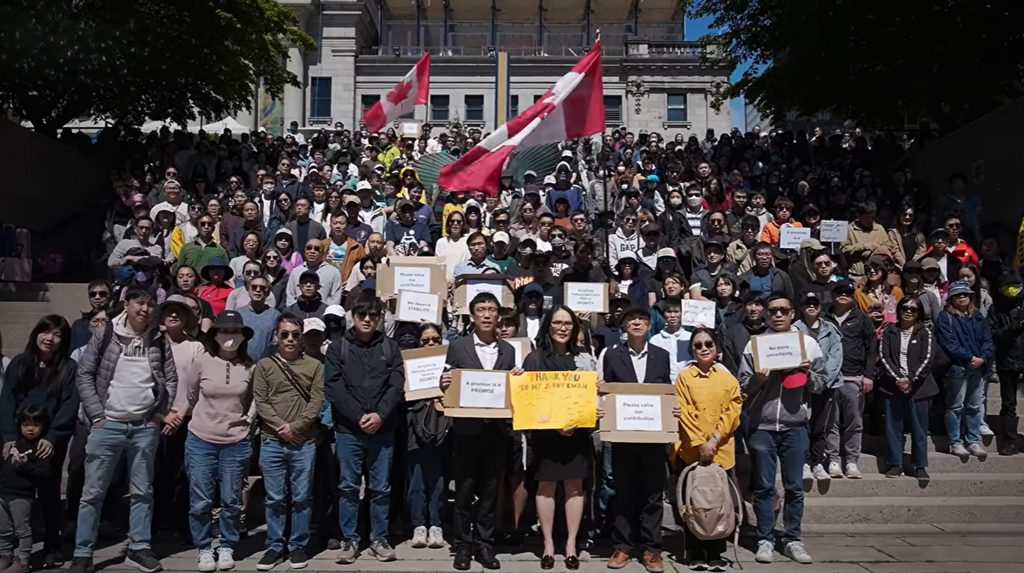 1.9 大批身处加国的港人参与6月的集会，要求当局尽快审批，以免他们惶惶不可终日。