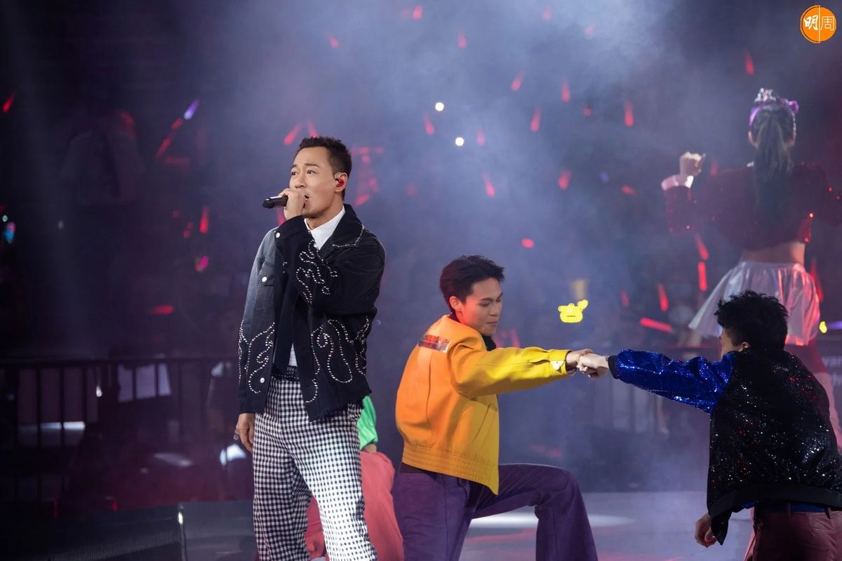 古天乐红馆处男骚群星拱照 汪明荃 宣萱 杨千嬅 林峰轮流助阵 压轴《今期流行》重现拜神舞 6 da58de40f3051cf1ef21b143a391ed7ed26cbbeb058144c833147e24394f3ff2 article