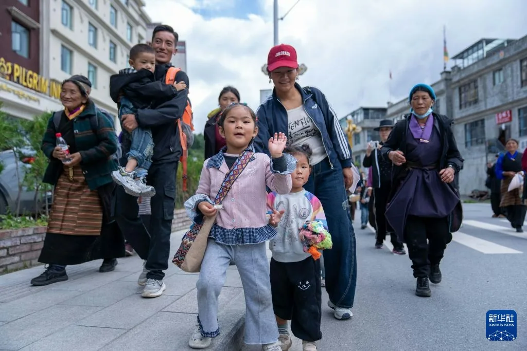 截至2025年底，全國城鎮常住人口增至9億5380萬人，城鎮化率達到67.89%。（新華社）