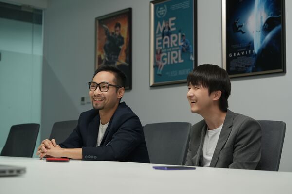 周星驰、姜文盛赞!《银河写手》揭露打工人心酸 50%来自真实事件 1 ▲《銀河寫手》合文俊、宋木子。(圖/華映提供)