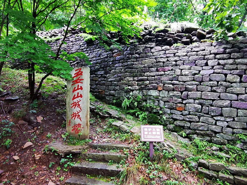五女山山城城牆。(圖皆為作者提供)