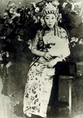 “银杏并蒂”的《三美史》——见存最早的越剧演出说明书与1938年姚水娟改革 3 e09c550723e8d12a16c3028a6689ee9d128f68b13f9c5ece951e1a64e54065db article