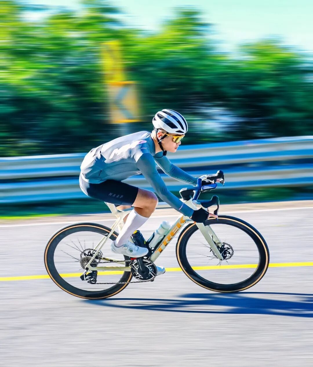 最值得买的顶级公路车?TREK 八代 Madone 评测 20 e0c3312f2e4fad6f0073f37bfdd24326da5475949e67d28b45e99f23ef5780e4 article