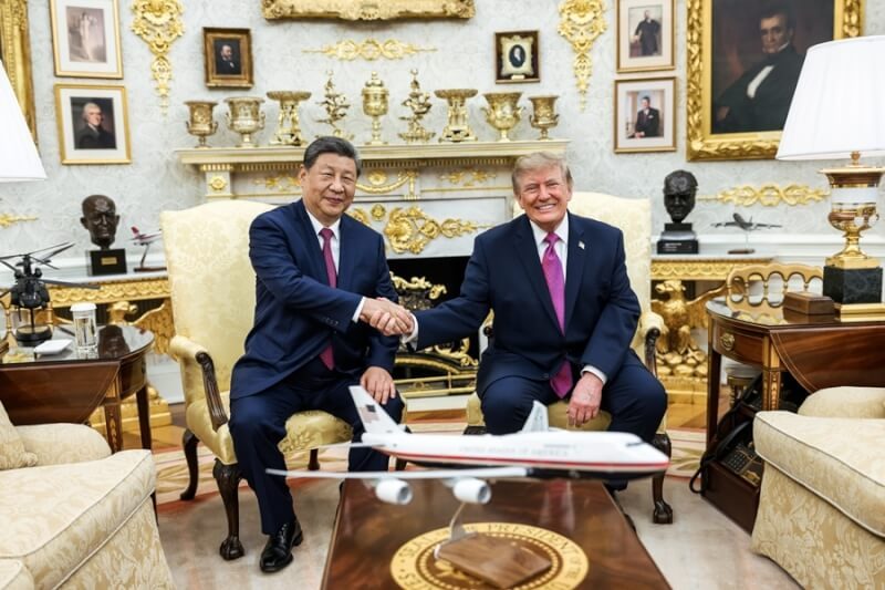 美國總統川普（前右）與中國國家主席習近平（前左）24日在白宮舉行雙邊會談。（圖取自x.com/WhiteHouse）