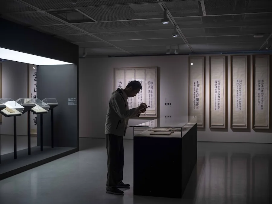 现场|“近代章草第一人”王蘧常 逾百件作品手稿复旦展出 2 e2c56fe1109aa0cb87a929fb26f72dcd6956169dad2cdbe8e0490693b543e882 article