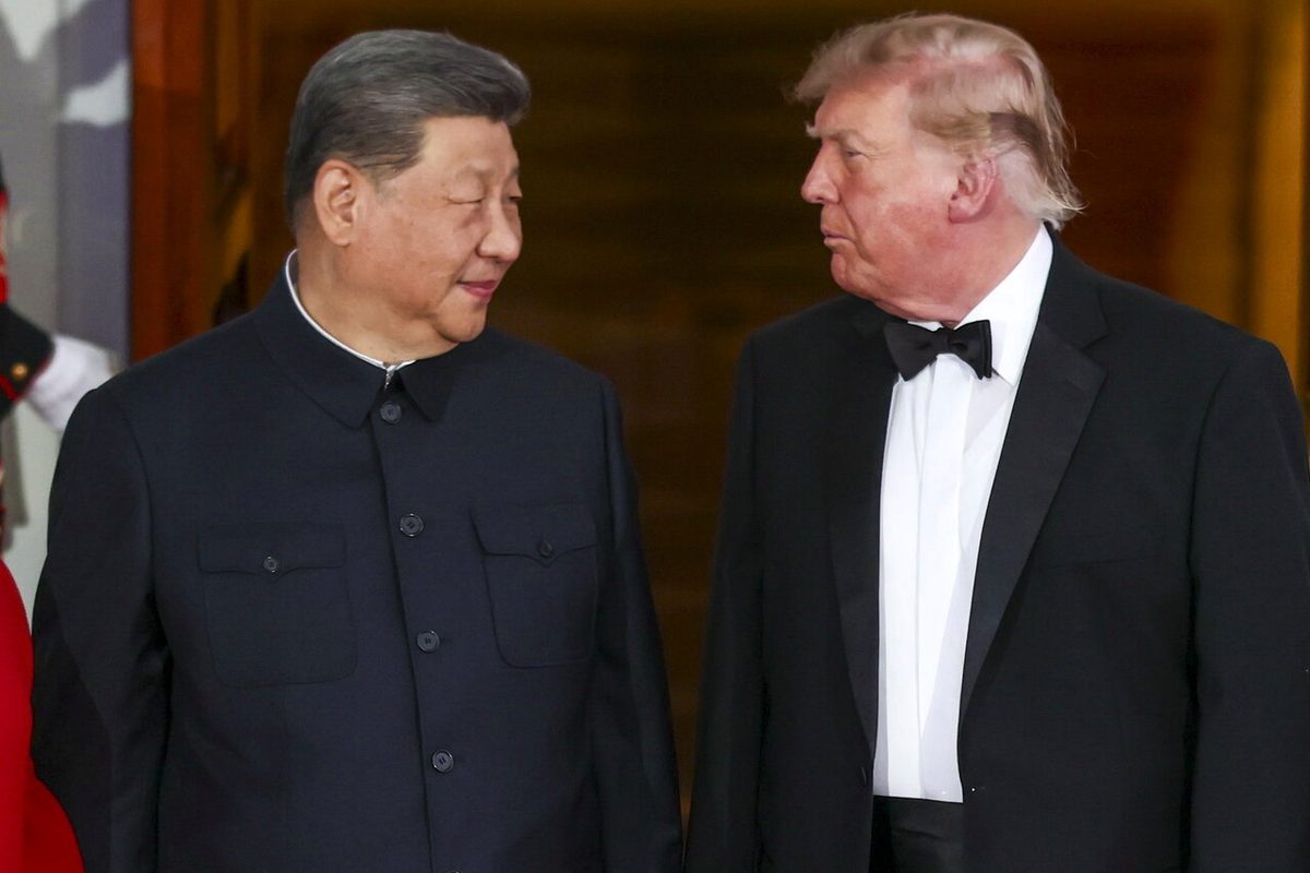 特朗普(右)与习近平9月24日在白宫出席晚宴