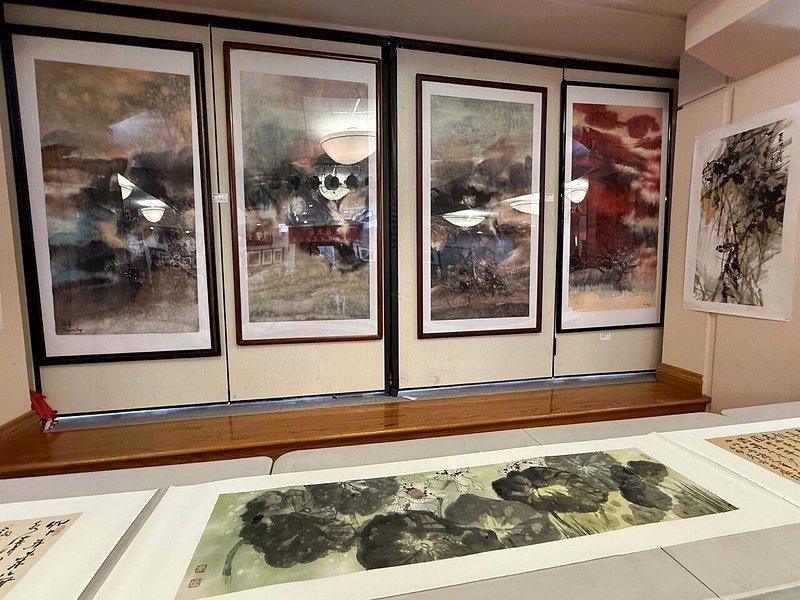 張培椿「無邊無際」舊金山個展中的部分作品。（記者李怡/攝影）