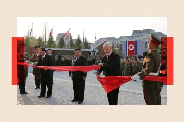 朝鲜平壤，2026年4月26日，为纪念在俄乌战争中为俄罗斯作战而阵亡的朝鲜士兵所设立的海外军事作战功勋纪念馆，朝鲜领导人金正恩与俄罗斯国防部长安德烈·别洛乌索夫一同出席揭幕仪式。