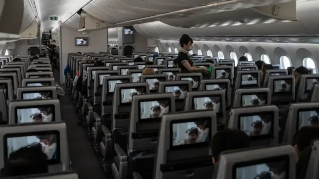 2023年1月9日，香港国际机场，一架长荣航空航班机舱内部的整体景观