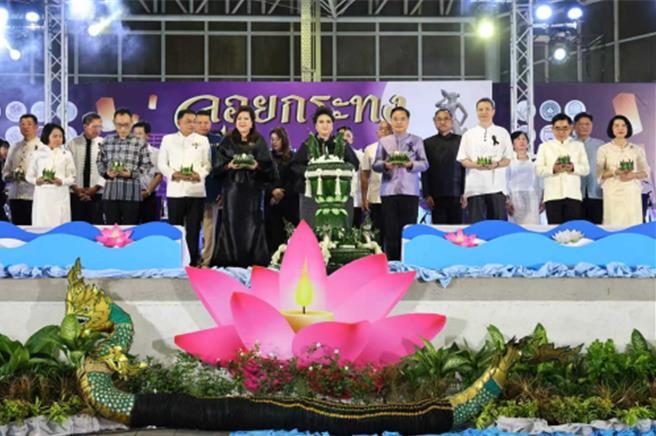 泰國縮短單方面免簽停留期30日陸使館稱不影響陸泰互免簽協定駐。圖為大陸駐泰國大使張建衛出席泰國水燈節慶典。（大陸外交部資料照）