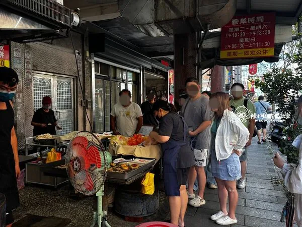 ▲▼宜蘭老吳碳烤燒烤餅胡椒餅與鹹酥餅。（圖／《陳小可的吃喝玩樂》授權提供）