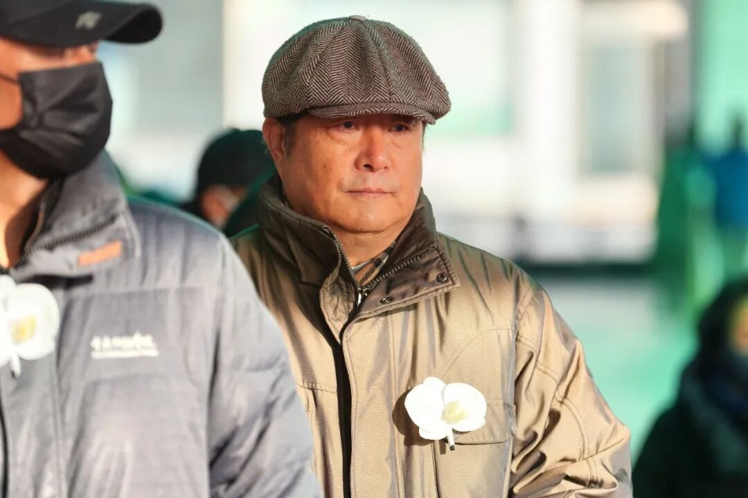 演员何晴追悼会举行,其子追思母亲:北京这场雪像是为她而下 4 e81c54ea65b18b08bdb44ef23eb75bfb49f3c49d4fed54c8a02e98c424e46699 article
