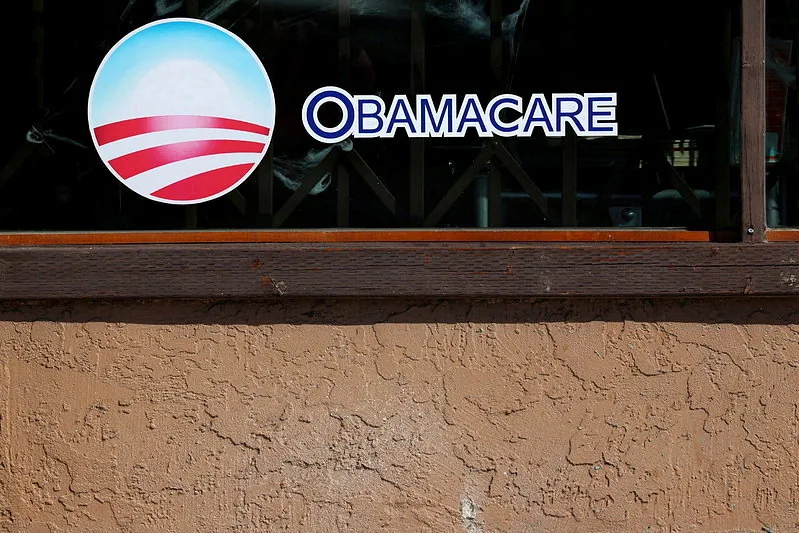商店橱窗上的奥巴马医保（Obamacare）标志