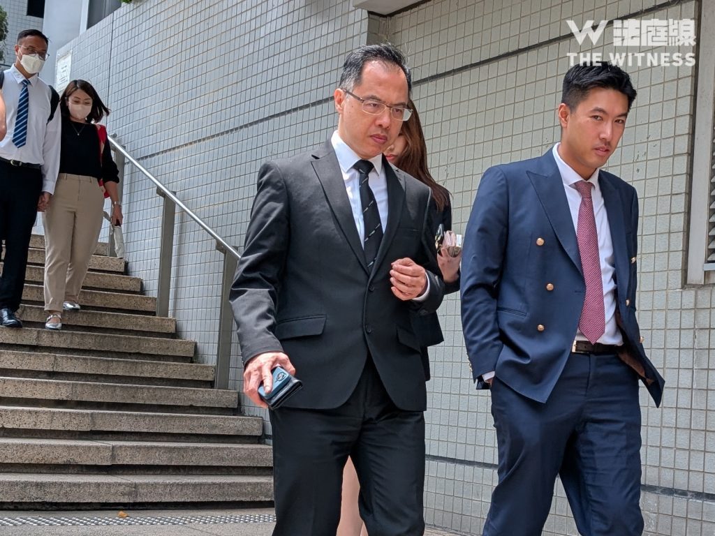 警员否认警署内非礼女报案人 辩方质疑事主无缩开、喜欢被摸 官裁表证成立 2 伍嘉威辯方大狀 鄭明斌