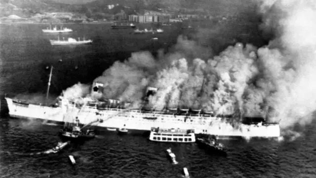 香港消防船艇扑救董氏海上学府号大火（10/1/1972）