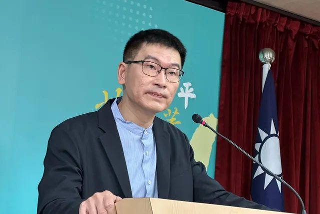 陆委会副主委梁文杰在记者会上回应检举案